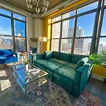 Bright 2Br Luxury Corner Suite With Optional Parking Sleeps 6 Guests Near Mccormick Place And Soldier Field