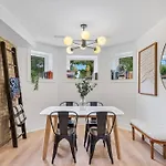 Logan Square Luxury Villa, 3 Beds, 3 Baths