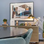 1Br City Loft With Modern Glass Views