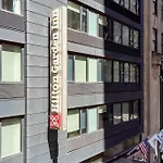Hilton Garden Inn Chicago Downtown Riverwalk