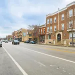 5 Mi To Dtwn: Ukrainian Village Apartment!