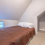 Entire Private Apartment, Near Downtown - Free Parking