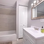 Entire Private Apartment, Near Downtown - Free Parking Chicago