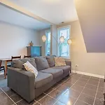 Apartment Entire Private Apartment, Near Downtown - Free Parking *