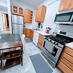 The Roscoe Village Guesthouse