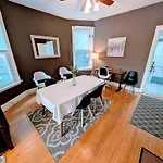 The Roscoe Village Guesthouse