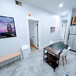 The Roscoe Village Guesthouse