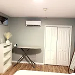 Cozy 1Br Retreat Near Transit, Dining And Parking