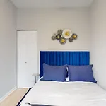 Bright & Chic Stay Near Medical District