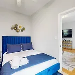 Bright & Chic Stay Near Medical District