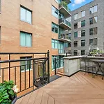 Spacious 3-Bed West Loop Townhouse, 1 Car Garage