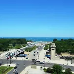 Congress Plaza 3*