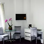 Congress Plaza Hotel 3*