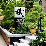 Chicago Getaway Hostel
