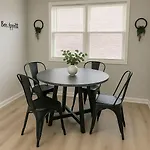 Cozy 2br Near Parks & Shops - Kimball A2 Apartment *