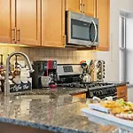 North Center Chicago - Walkable - Transit Accessible - King & Queen Beds