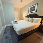 Chic 3br Hideout In Lincoln Park - Lincoln 3