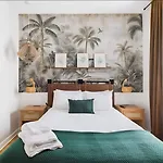 Desert Mirage Free Parking & Private Patio