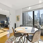2bd River North Million Dollar Views! Parking Incl *