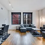Downtown Chicago Stay With Free In & Out Parking 2