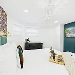 Addison Art Deco Flat