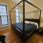 Gold Coast Downtown Chicago Sleeps 20