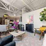 Downtown Mich Ave - 6 Penthouses, Sleep 25
