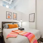Holiday home Downtown Mich Ave - 6 Penthouses, Sleep 25
