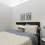 Downtown Mich Ave - 6 Penthouses, Sleep 25