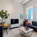 Holiday home Downtown Mich Ave - 6 Penthouses, Sleep 25 *