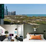 Holiday home Downtown Mich Ave - 6 Penthouses, Sleep 25 *