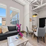 Downtown Mich Ave - 6 Penthouses, Sleep 25 Holiday home