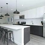 Four-Bedroom On N Broadway Street Apt 601