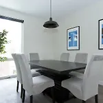 Four-Bedroom On N Broadway Street Apt 601
