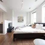Studio On E Roosevelt Road Apt 305
