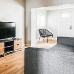 A Quiet Getaway - Minutes From Wrigley & Boystown