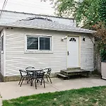 A Quiet Getaway - Minutes From Wrigley & Boystown