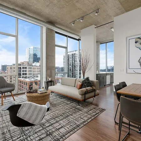 Jeffjack Heated Pool Penthouse In Chicago's West Loop *