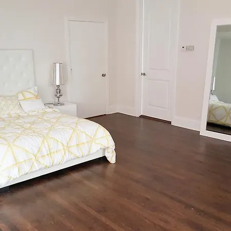 Logan Square Manor Apartment