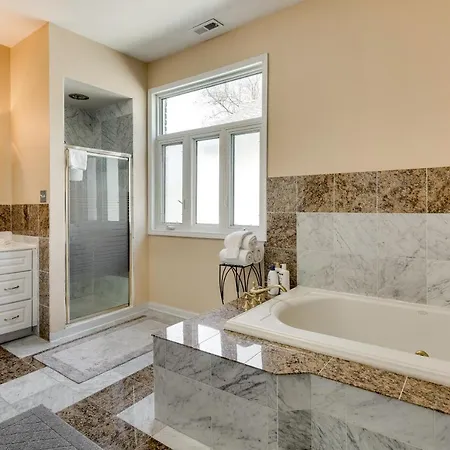Warm & Comforting 4Br 2Ba In Andersonville Apartment *