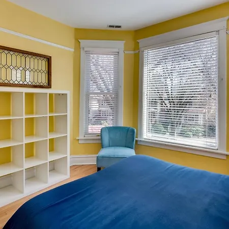 Warm & Comforting 4Br 2Ba In Andersonville