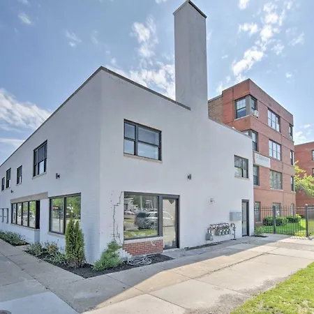 Apartment Sleek About 3 Mi To Wrigley Field! Chicago