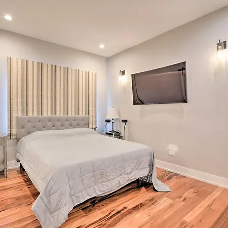 Sleek About 3 Mi To Wrigley Field! Apartment *