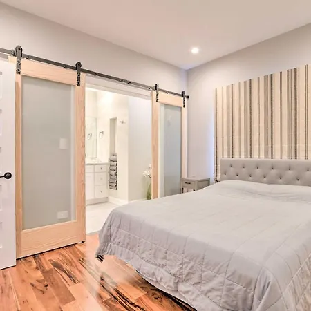 Sleek About 3 Mi To Wrigley Field! Apartment Chicago