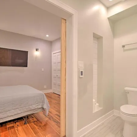 Sleek About 3 Mi To Wrigley Field! Apartment Chicago