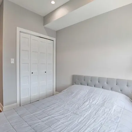 Sleek About 3 Mi To Wrigley Field! Apartment *