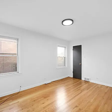 Holiday home Newly Updated Raised Ranch Awaits Your