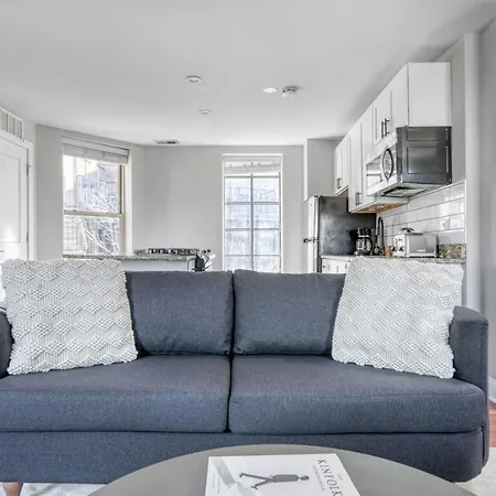 Lakeview 2br W Patio Wd Nr Wrigley Field Chi-459