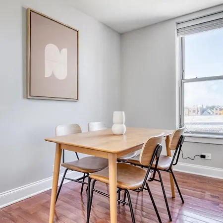 Apartment Lakeview 2br W Patio Wd Nr Wrigley Field Chi-459 *