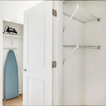 Gold Coast 2br W Doorman Gym 2 Blocks To L Chi-547 Apartment *